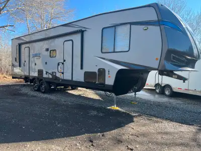 2019 Rogue Vengeance Toy Hauler 13 foot garage easy load ramp and all the appliances and air conditi...