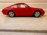 Red  porsche 911 carrera 1/24 scale 1997 made in Italy