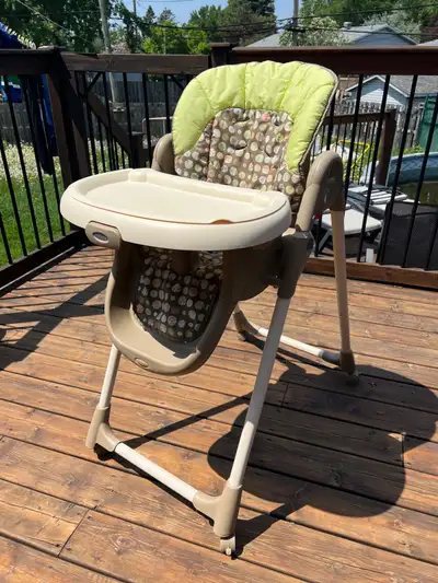 Chaise haute bébé / chaise manger / Baby high chair