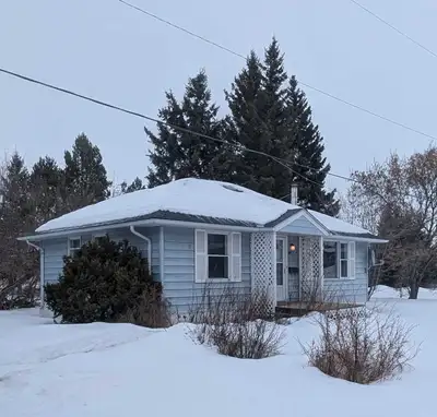 ⸻ Charming Starter or Retirement Home in Dorintosh, SK Welcome to this cozy 2-bedroom, 1-bathroom ho...