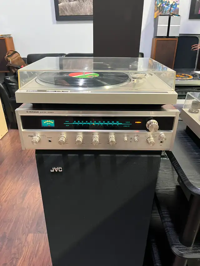 Vintage Pioneer Receiver and Turntable63838169375747120