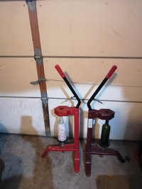 WINE BOTTLE CORKING MACHINE