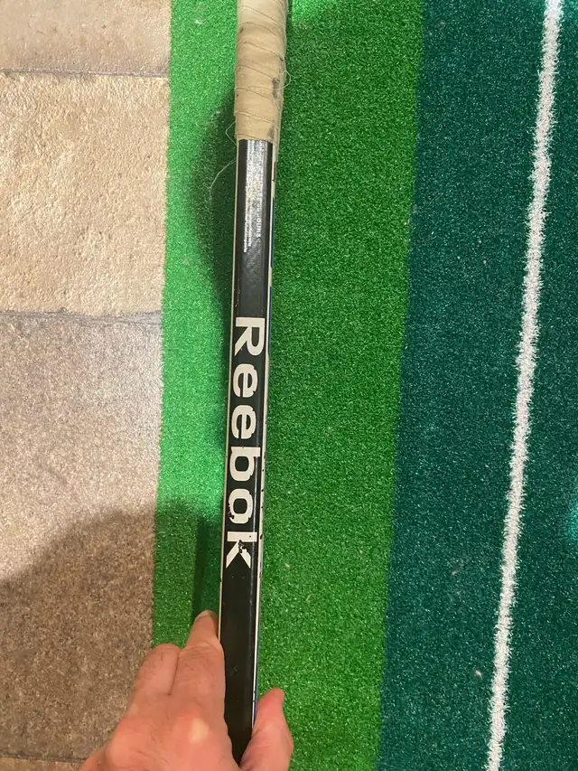 Reebok R23 SR Flex  Crosby P29 Left Handed Hockey Stick 64” in Hockey in Hamilton - Image 4