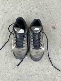 Kids baseball shoes / cleats
