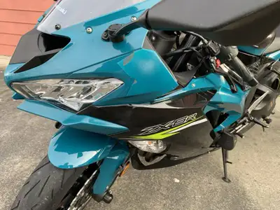 I am selling my Kawasaki Ninja ZX-6R. This eye-catching sportbike boasts a potent engine and sleek d...