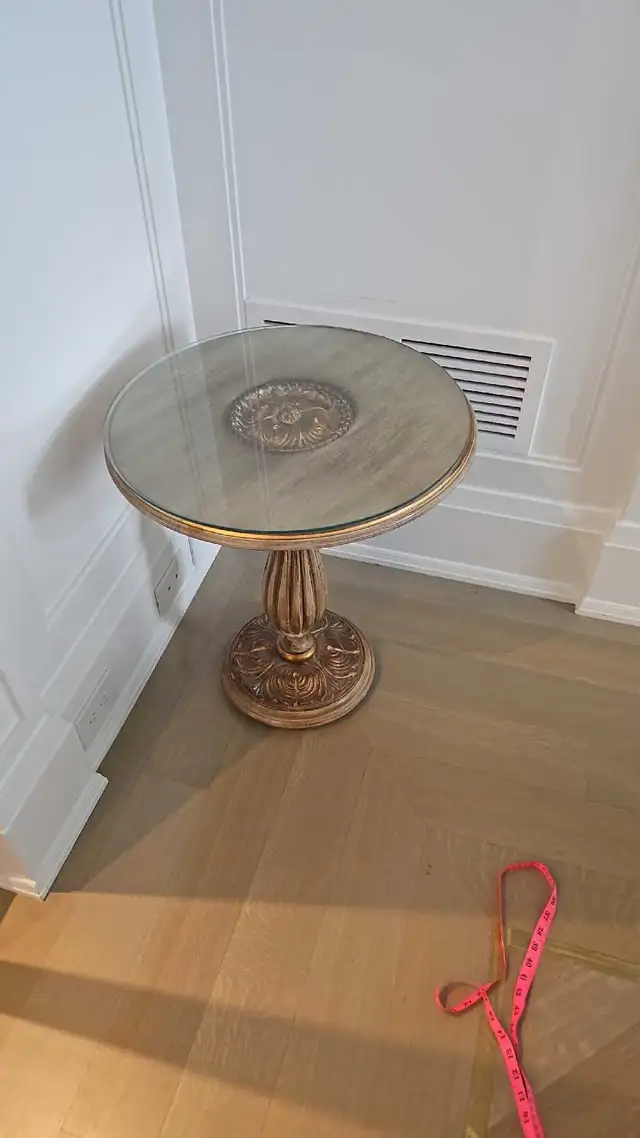 Glass Accent Table in Other Tables in City of Toronto - Image 3