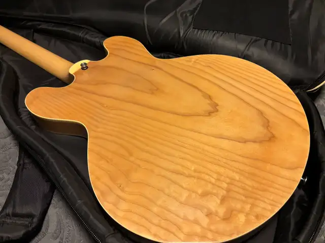 Indie 335 Gibson-Style Guitar (With $1400 in upgraded specs!) in Guitars in City of Montréal - Image 3
