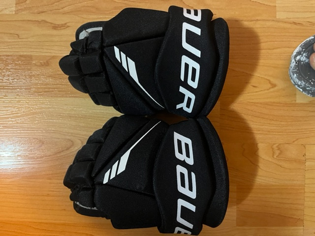 Bauer Hockey Gloves in Hockey in Dartmouth