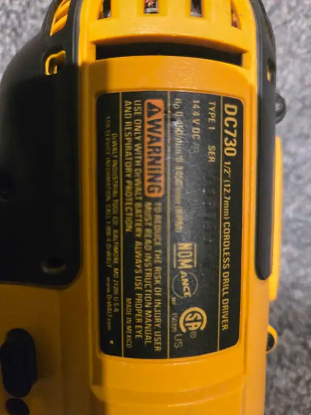 DEWALT 14.4 V POWER DRILL/SCREW DRIVER WITH 2 BATTERIES/CHARGER in Power Tools in Markham / York Region - Image 6
