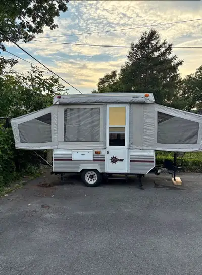 Je vends ma tente roulotte Bonair, idéale pour des escapades en nature! Bien qu'elle ne soit pas neu...