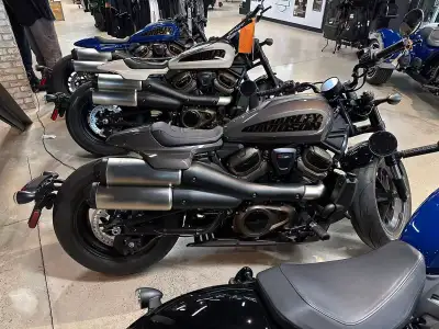 Selling my 2023 Harley-Davidson Sportster S 1250cc in stunning Haze Grey. This bike is in mint condi...