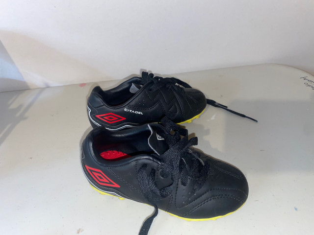 Umbro Citadel infant soccer cleats size 8 in Soccer in St. Catharines