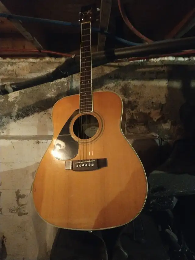Guitare Yamaha in Guitars in Sherbrooke - Image 2