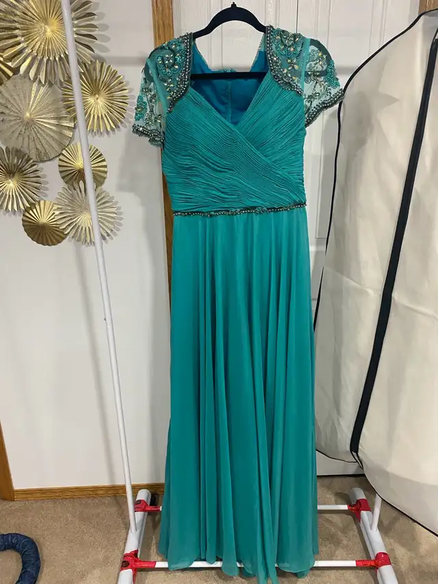 dresses new  100$ each62863737015811124