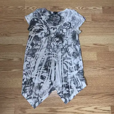 Like New Shirt Blouse Modern Casual Adult Size M - $5, View more