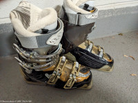 Woman Salomon Ski boots --  Energizer 85.  Size 25.0 or 8/8.5