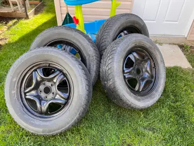 4 winter tires on original Toyota 17” rims which were on a RAV4 2016 but also fits on rav4 of same g...