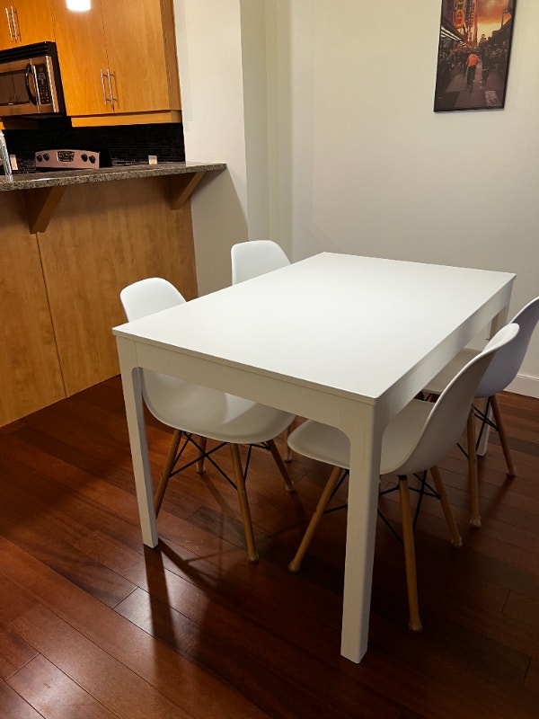 NEW extendable dining room table Dining Tables & Sets Winnipeg