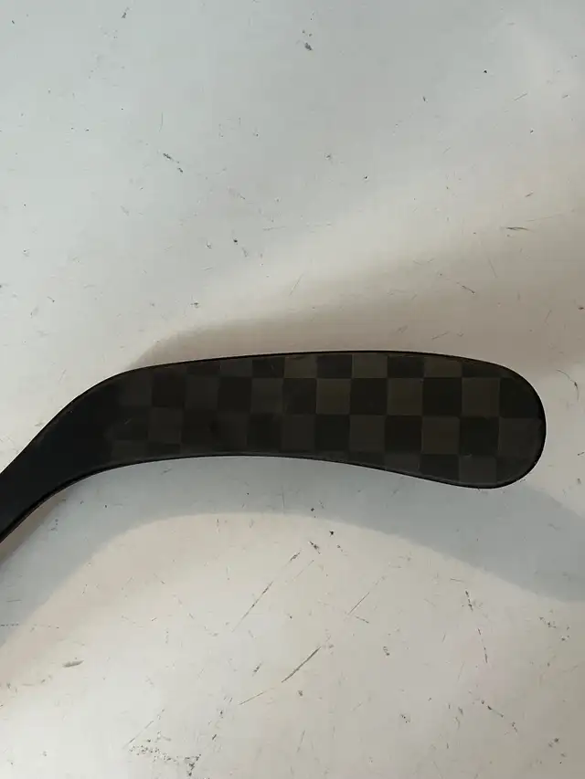 New True Catalyst 3X3 Marner Junior Hockey Stick 30 Flex Right in Hockey in Guelph - Image 6