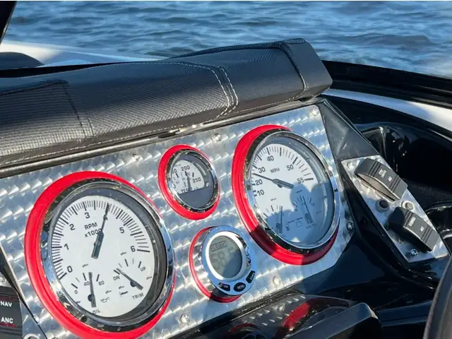 21 ft Larsen LSR 2000 speed boat in Powerboats & Motorboats in Saint John - Image 6