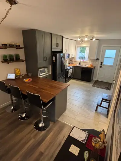 Notre maison est à louer. Situé à l’angle des rues Papineau et des Coquelicots, un condo sur 3 étage...