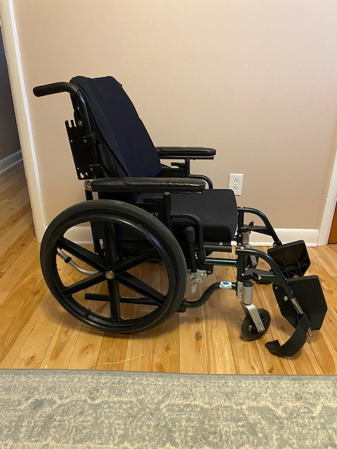 Breezy 600 Wheel Chair & Evolution Mobility Aid in Other in Ottawa - Image 2