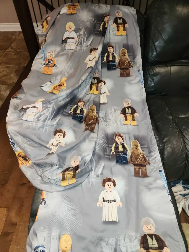 twin bedding star wars lego  in Bedding in Stratford - Image 2