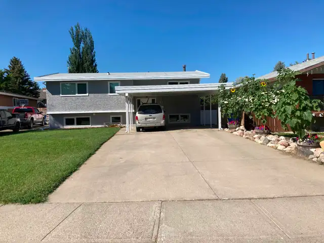 Main floor house for rent near University