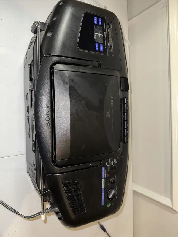 I deliver! Vintage Sony CFD-8 AM/FM Cassette/CD Player in Stereo Systems & Home Theatre in St. Albert - Image 5