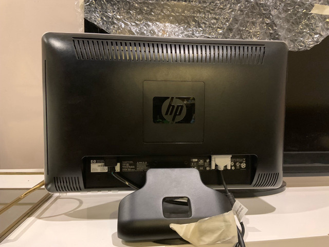 HP Monitor with speakers  in Monitors in City of Toronto - Image 2