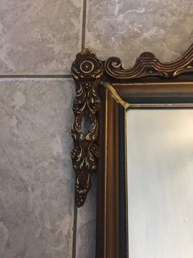Antique wooden mirror. 29”x17”. in Home Décor & Accents in Markham / York Region - Image 4