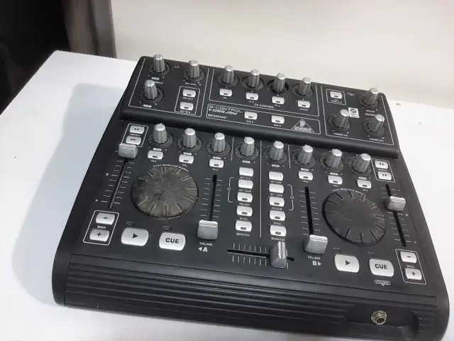 Behringer B-Control DJ Controller in Performance & DJ Equipment in City of Montréal - Image 3