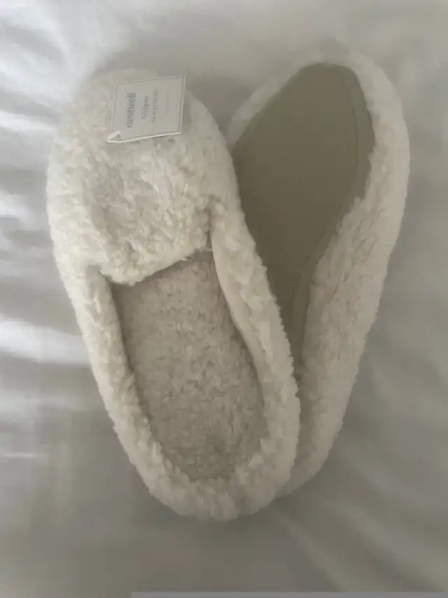 Brand new Nestwell slippers  in Men's in Calgary - Image 3