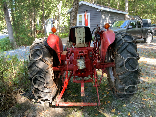 Tracteur de ferme International 444 de 1978 dans Équipement agricole  à Thetford Mines - Image 4