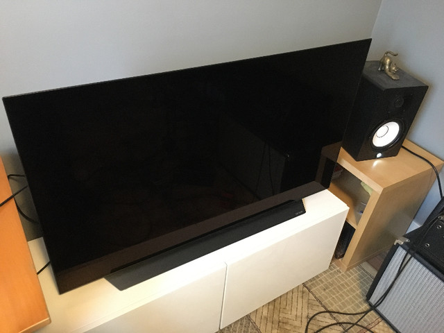 LG C1 48" OLED tv in TVs in Ottawa