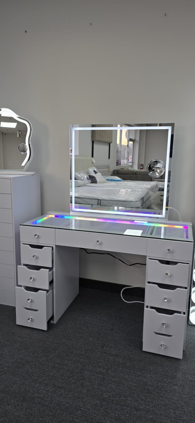 Bedroom vanity with led lights / Vanity Mirrors / Vanity Drawers in Dressers & Wardrobes in City of Toronto - Image 3