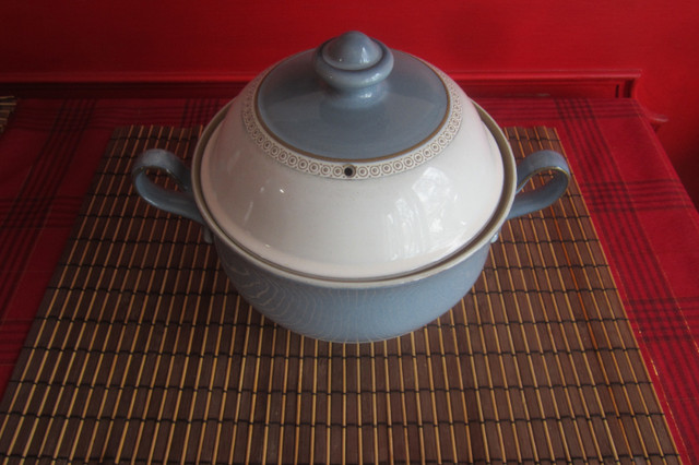 Denby Castile 2 Quart Covered Casserole Dish in Kitchen & Dining Wares in Ottawa