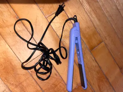 Full size flat iron Goes up to 450’ Only used for one person, randomly. Opened and used within room,...