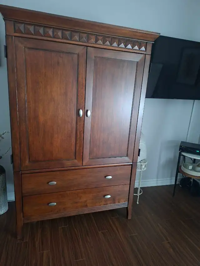Magnifique mobilier de chambre à coucher in Dressers & Wardrobes in Longueuil / South Shore - Image 6
