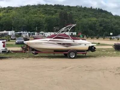 Bateau Larson modèle 180 sport, 2009 avec remorque shoreland’r, moteur Mercruiser 3.0L économique. L...