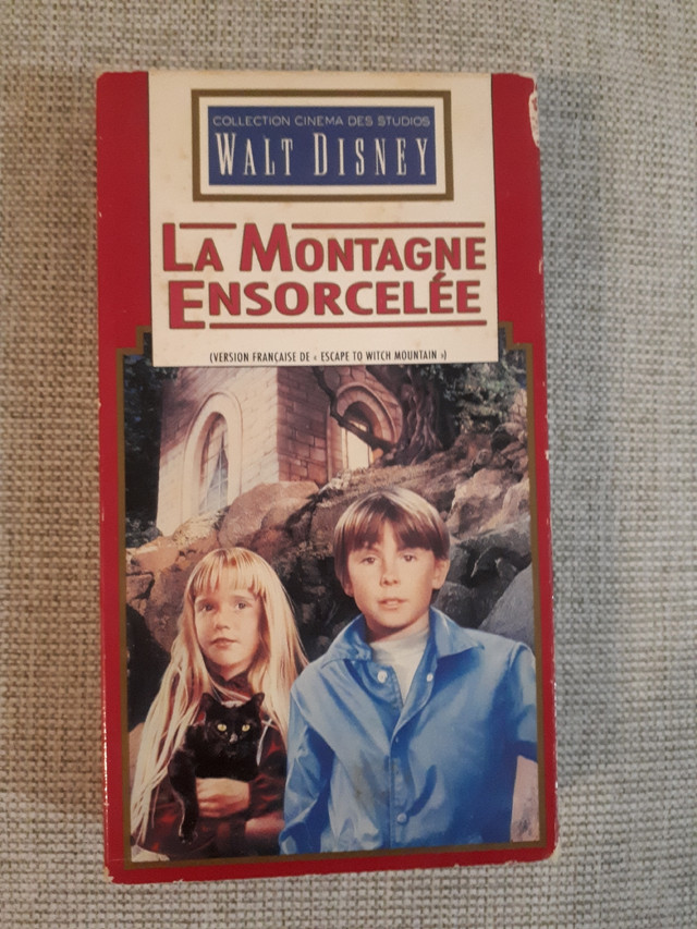 VHS Walt Disney La montagne Ensorcelée  dans CD, DVD et Blu-ray  à Laval/Rive Nord