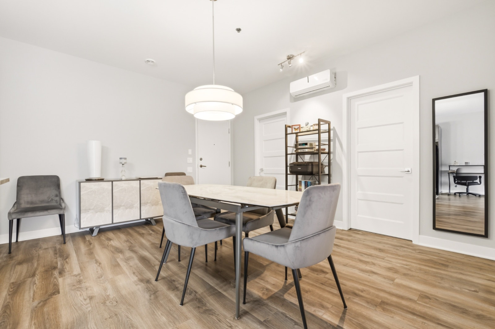 Magnifique condo  3 1/2 + Garage inclus — photo 3
