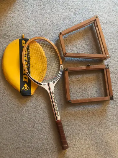 Raquette de tennis et rack vintage