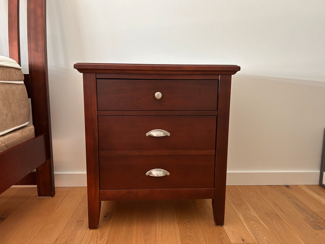 Ensemble de Chambre en Bois Massif dans Lits et matelas  à Sherbrooke - Image 4