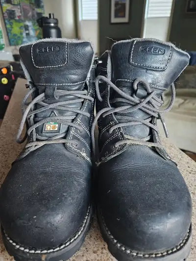 Women's KEEN Work Boots size 39 (8-8.5), View more