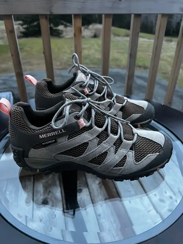 Merrell Alverstone Brown Trail Outdoor Athletic Hiking Shoes10sz in Women's - Shoes in Cape Breton - Image 3