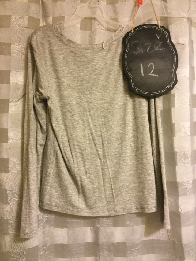 GIRLS GREY LOVE LONG SLEEVE COTTON TOP - 12 NWT
 in Kids & Youth in Calgary - Image 2