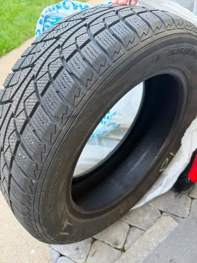 4 Pneus d’hivers en très bonne condition. Grandeur 205 55 R16