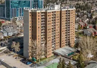 Two bedroom suite in the well-managed Fortress concrete high-rise building in NW Dalhousie community...