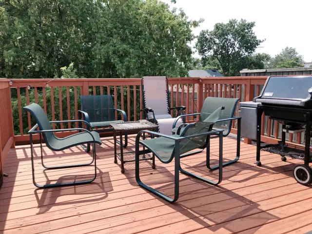 Bright and Large 3-bedroom Apartment (Queen and Spadina)
